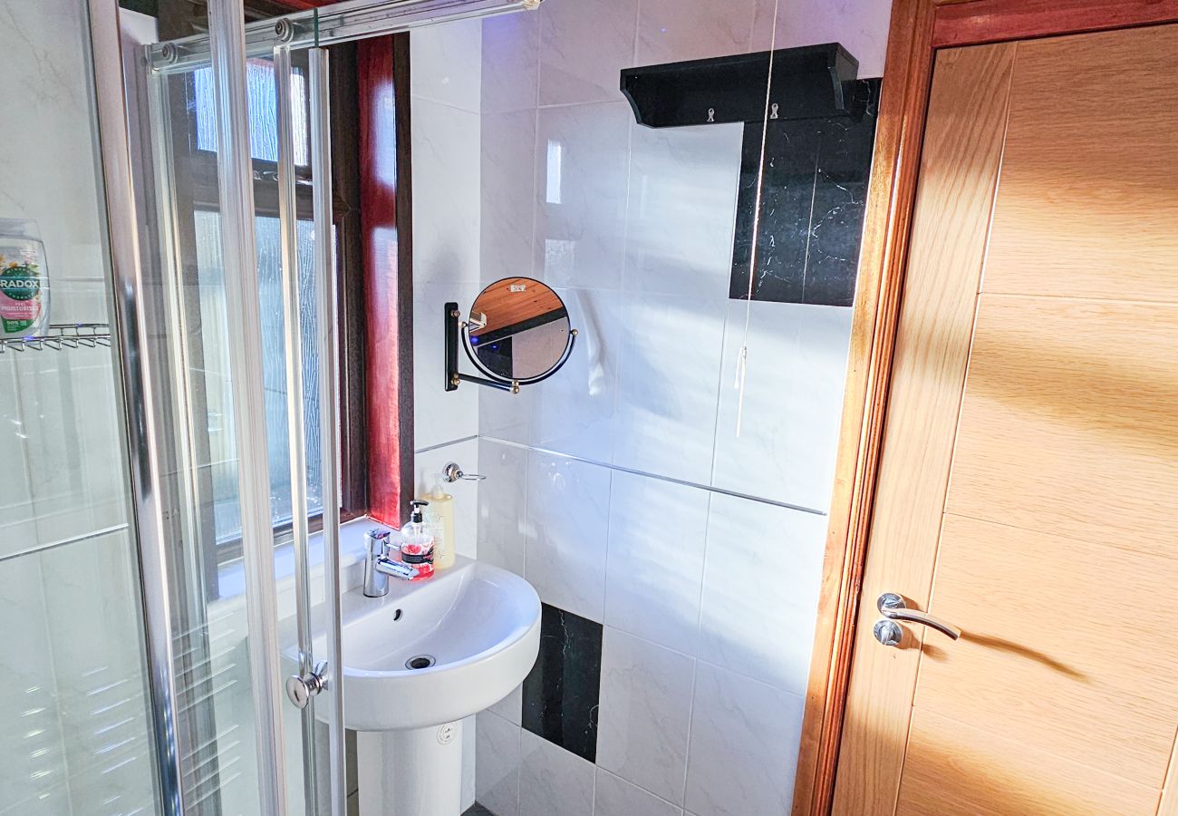House in Edinburgh - Duddingston  9 Bedroom House - Edinburgh 