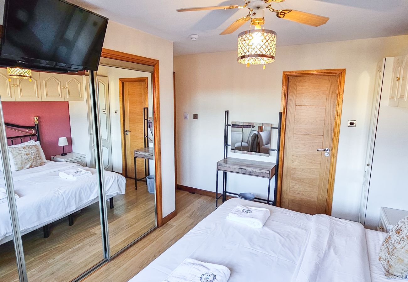 House in Edinburgh - Duddingston  9 Bedroom House - Edinburgh 