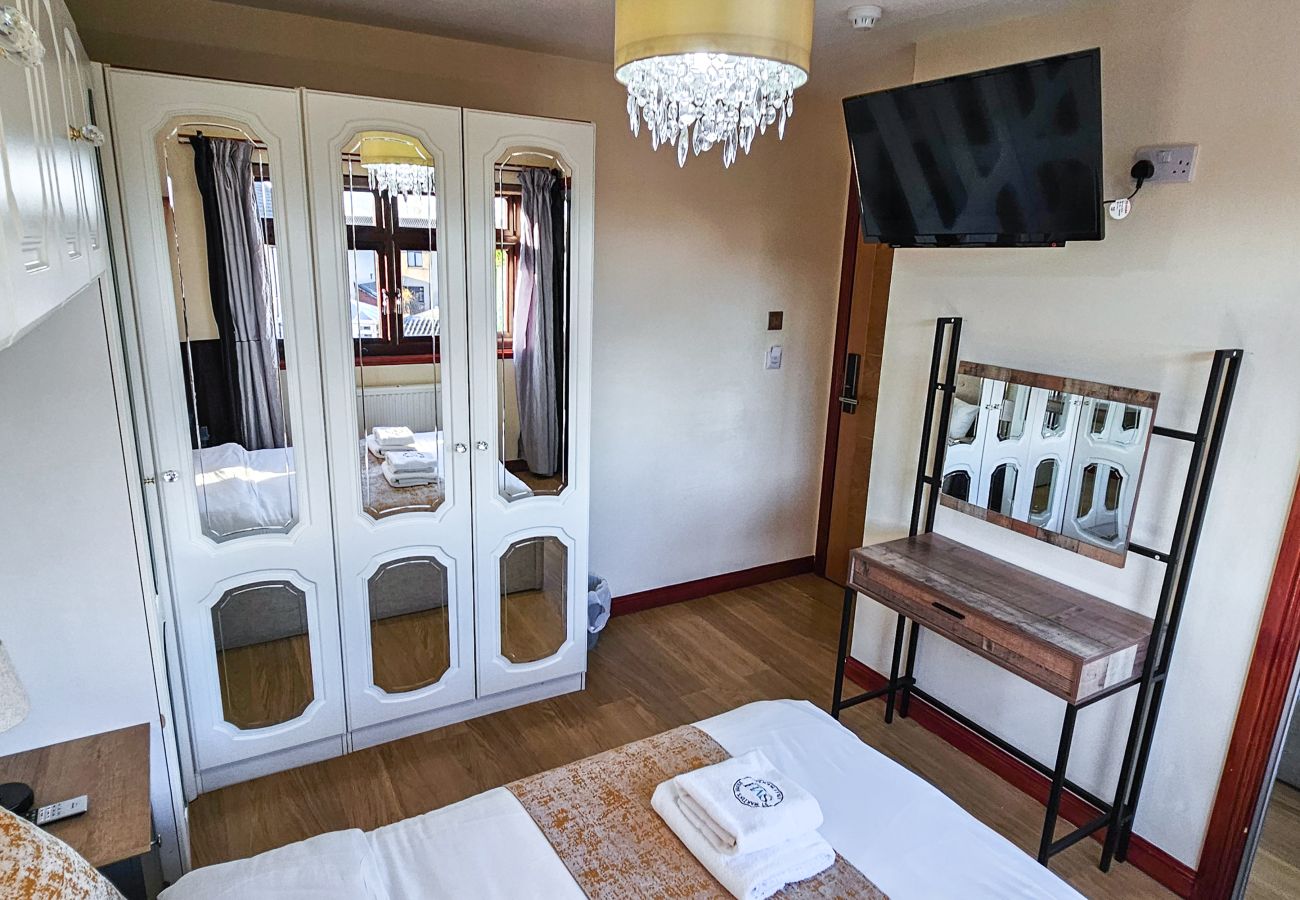 House in Edinburgh - Duddingston  9 Bedroom House - Edinburgh 