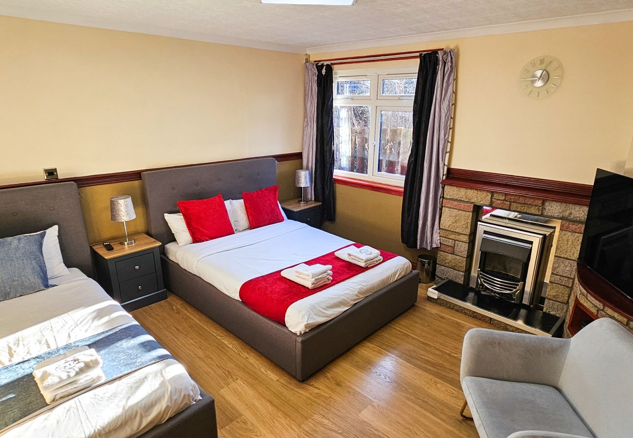 House in Edinburgh - Duddingston  9 Bedroom House - Edinburgh 