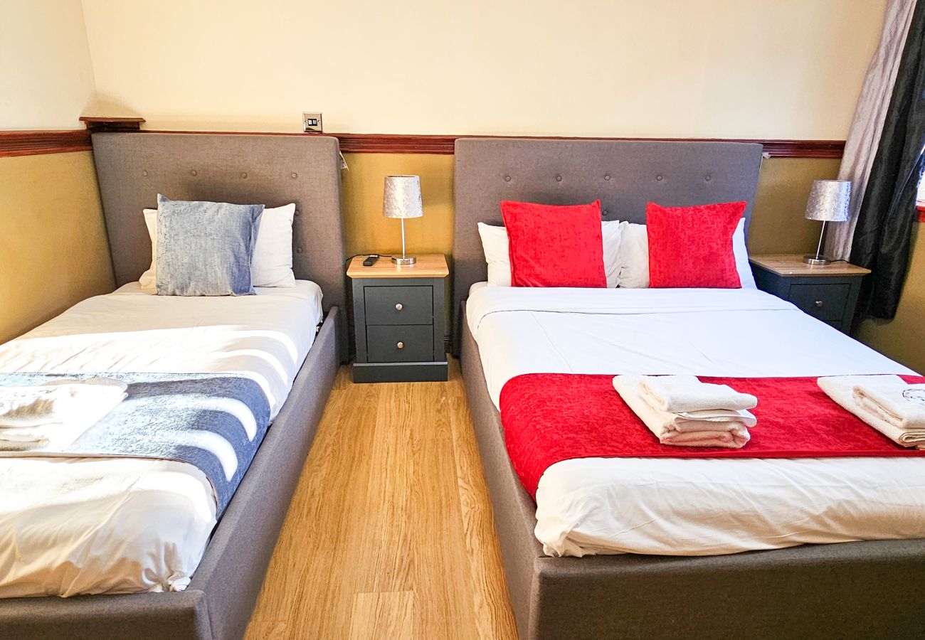 House in Edinburgh - Duddingston  9 Bedroom House - Edinburgh 