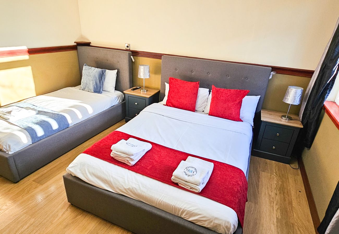 House in Edinburgh - Duddingston  9 Bedroom House - Edinburgh 