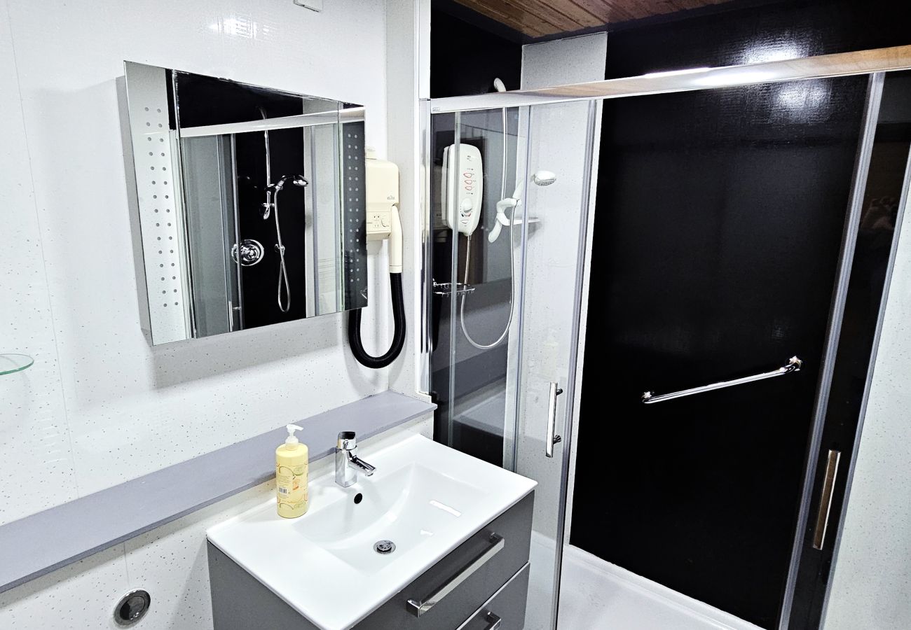 House in Edinburgh - Duddingston  9 Bedroom House - Edinburgh 