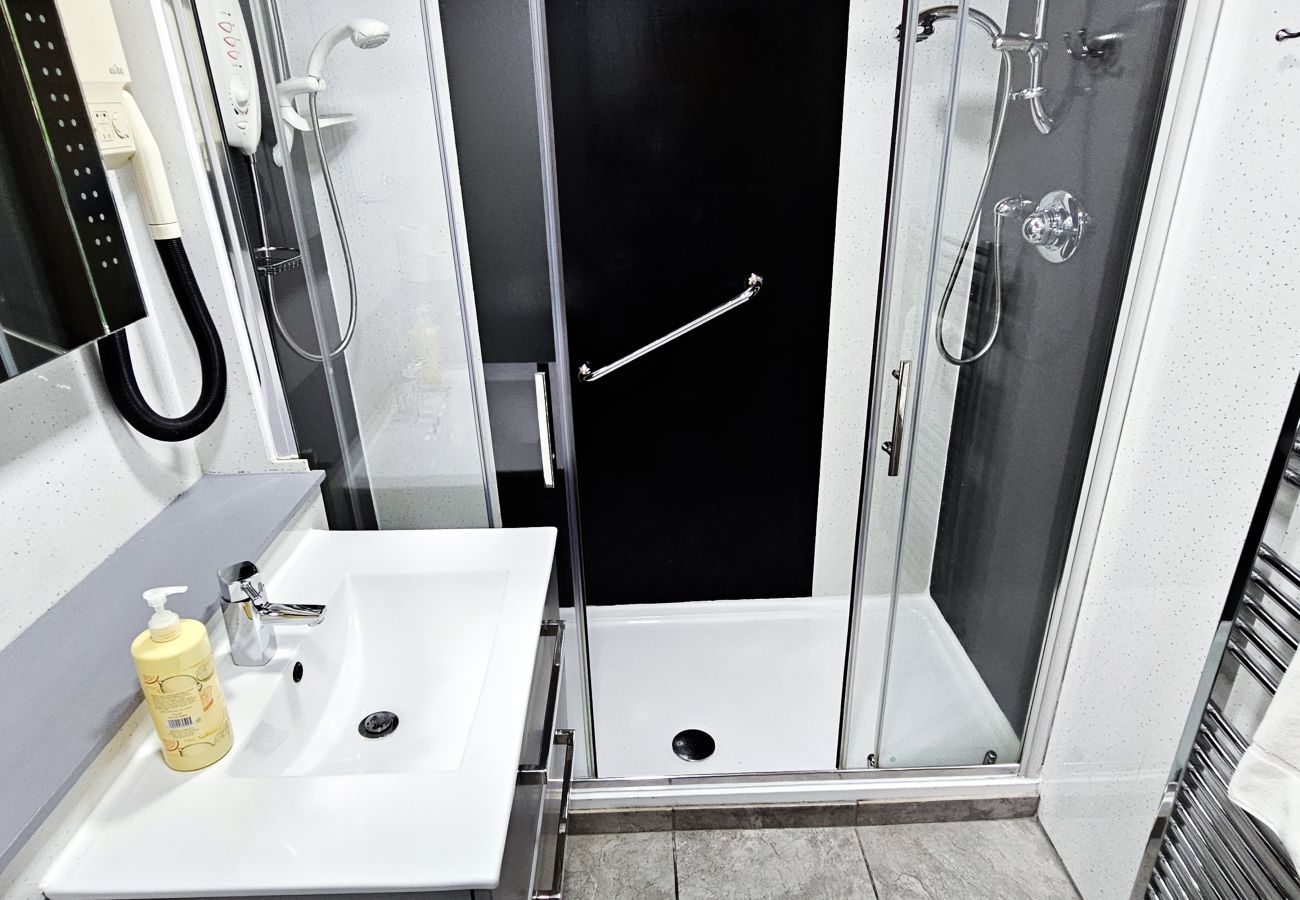 House in Edinburgh - Duddingston  9 Bedroom House - Edinburgh 