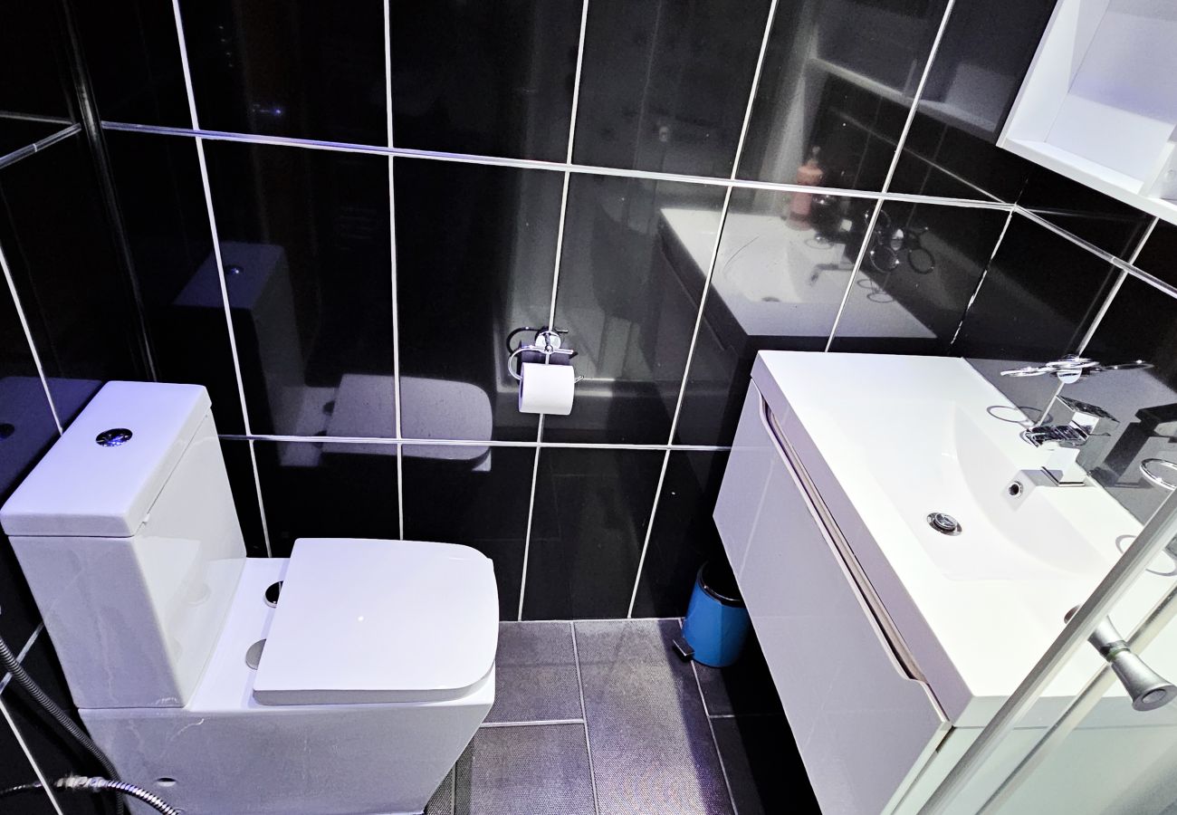 House in Edinburgh - Duddingston  9 Bedroom House - Edinburgh 