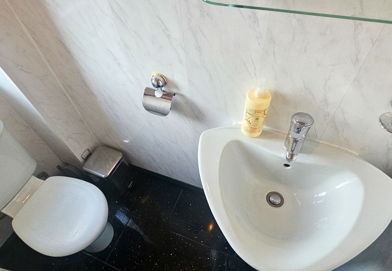 Rent by room in Edinburgh - Duddingston Guest House - Room 7