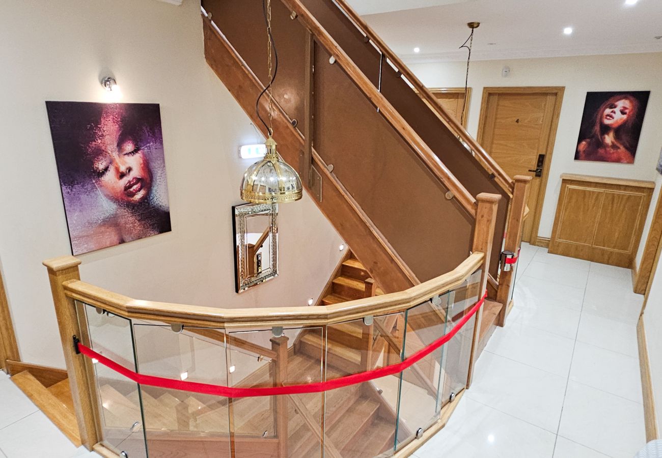 House in Tranent - St Martins 12 Bedroom House with Gym & Hot Tub - Tranent 