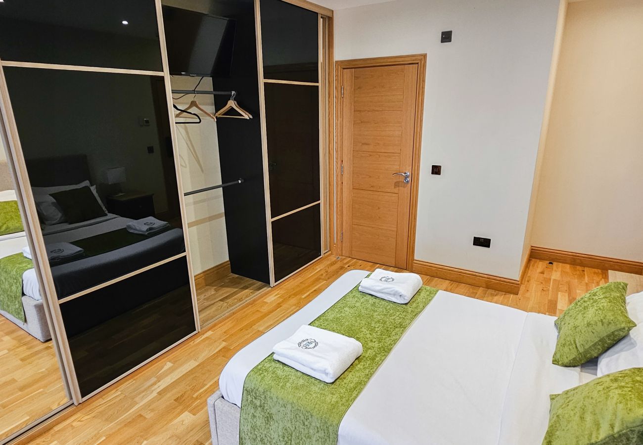 House in Tranent - St Martins 12 Bedroom House with Gym & Hot Tub - Tranent 