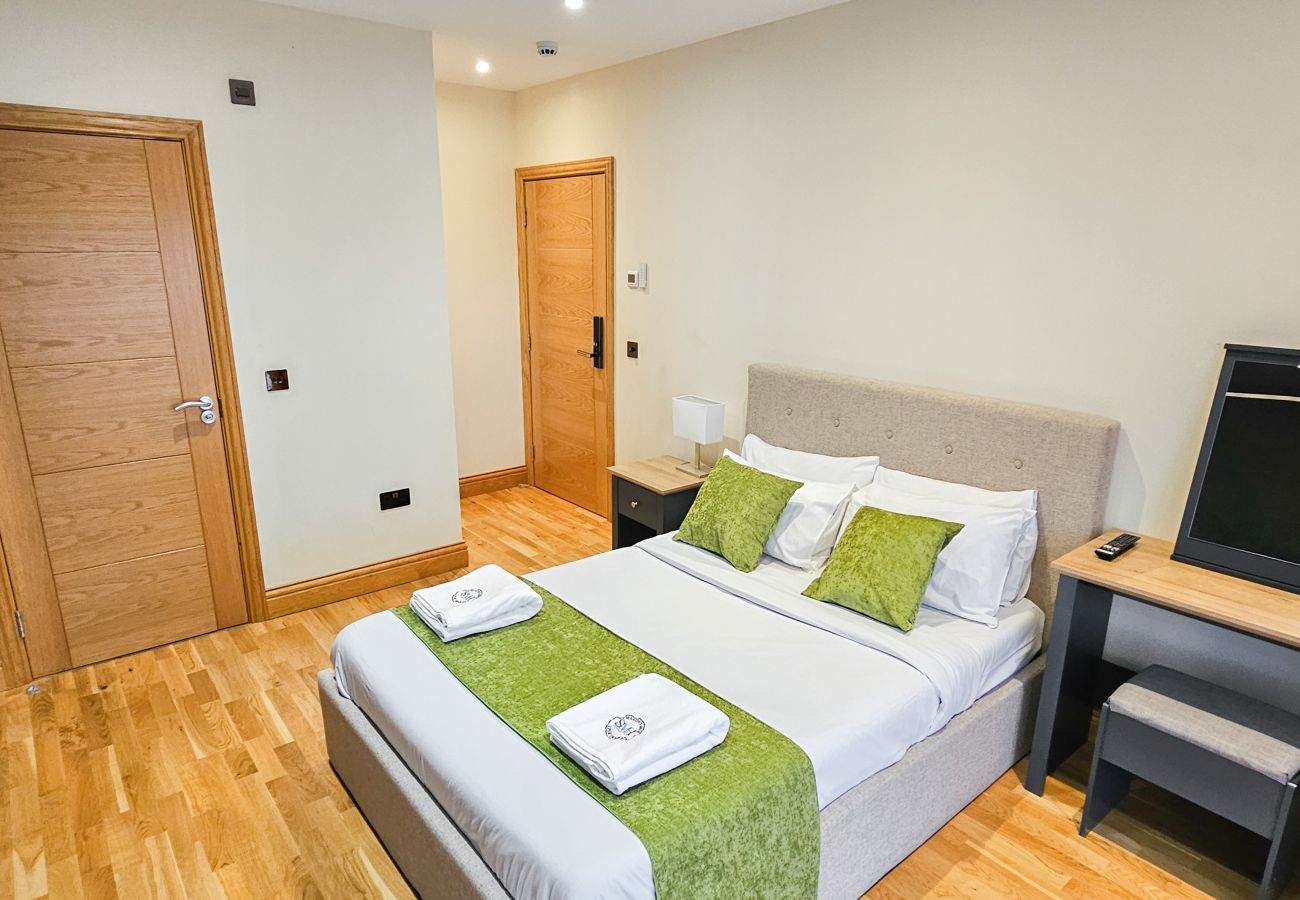 House in Tranent - St Martins 12 Bedroom House with Gym & Hot Tub - Tranent 