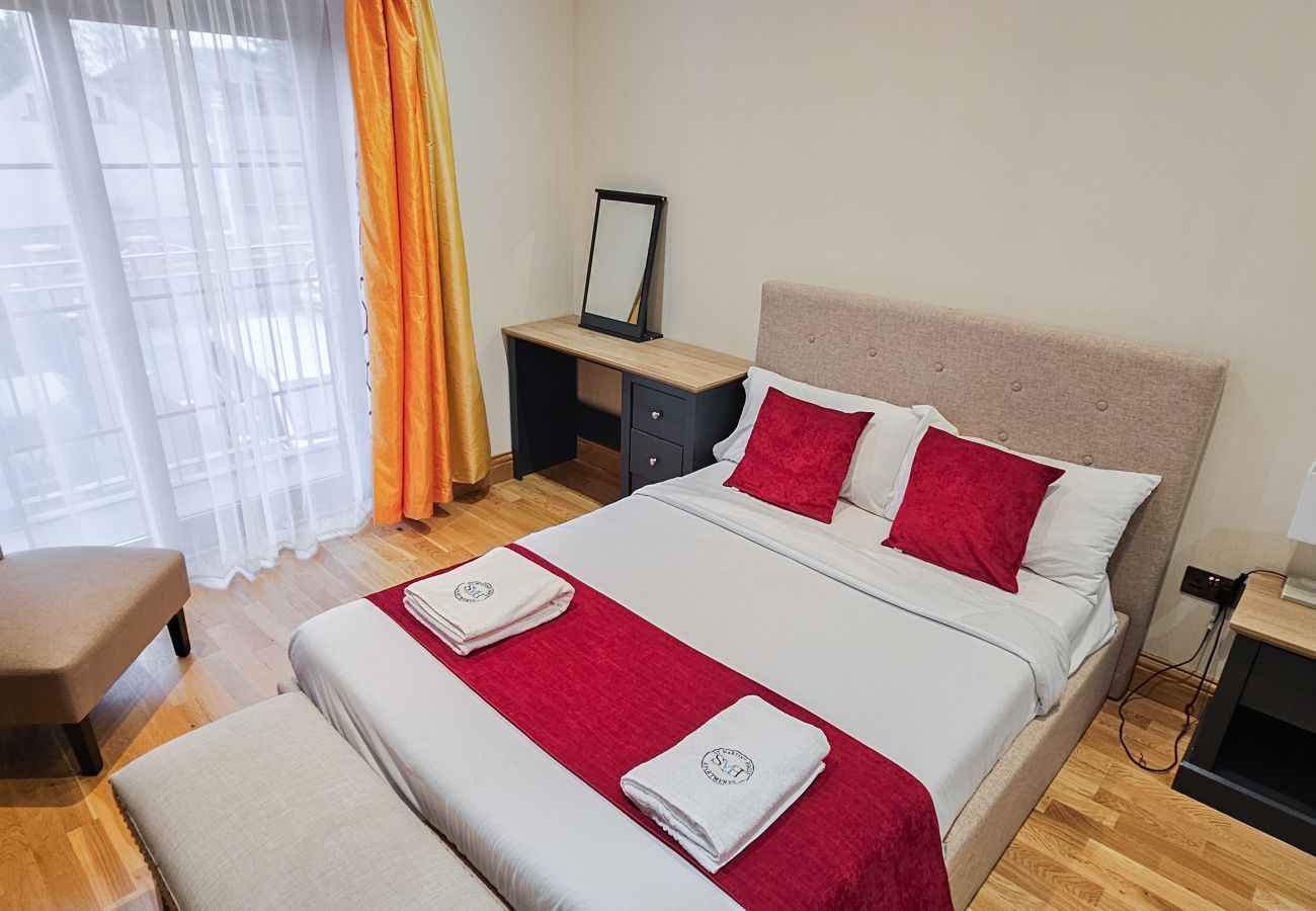 House in Tranent - St Martins 12 Bedroom House with Gym & Hot Tub - Tranent 