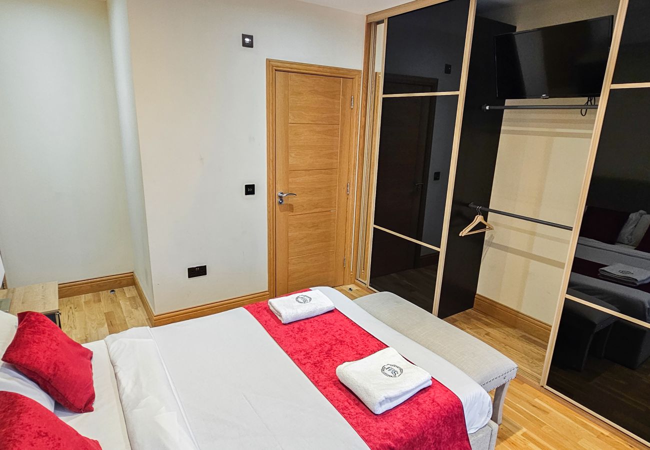 House in Tranent - St Martins 12 Bedroom House with Gym & Hot Tub - Tranent 