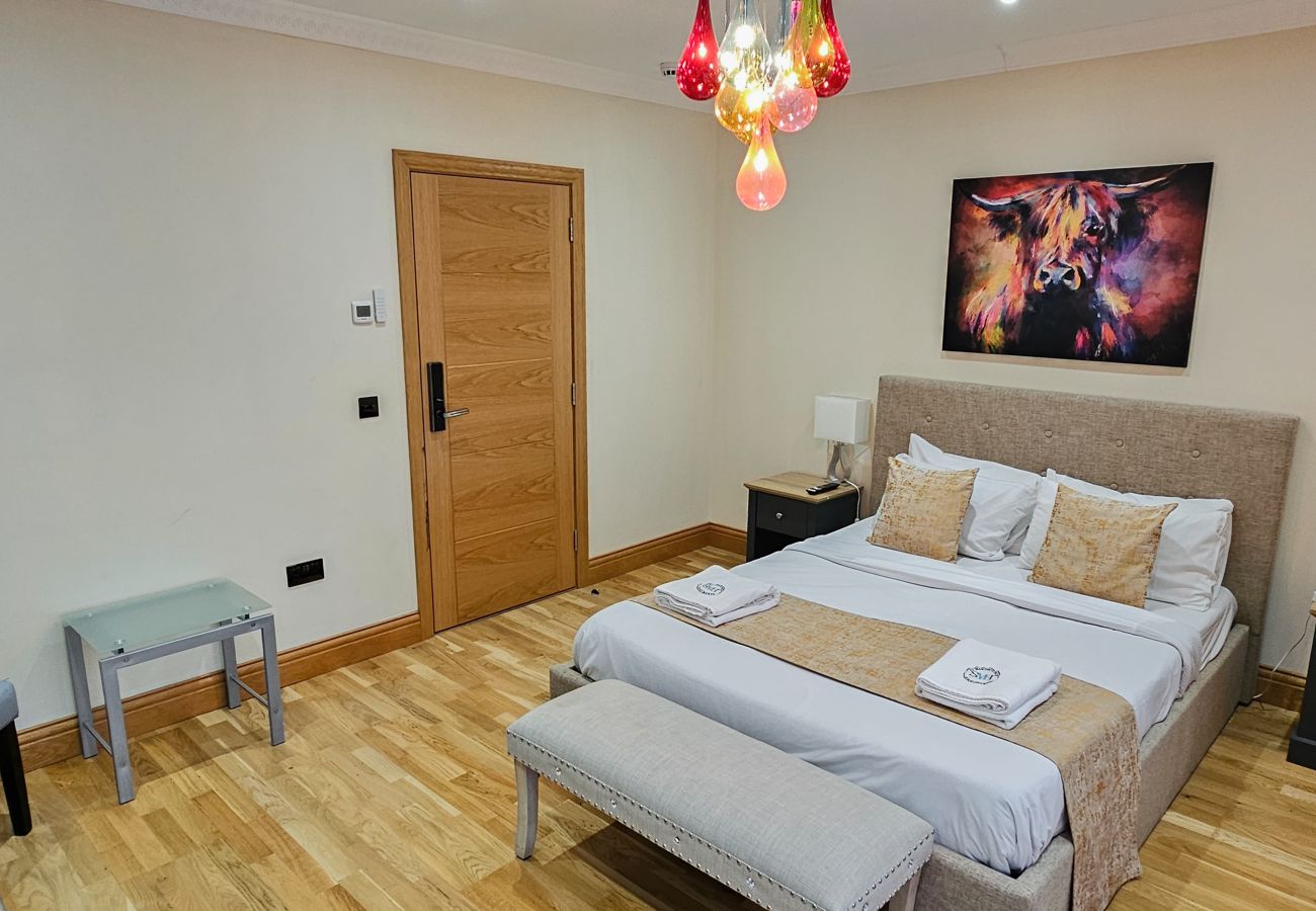 House in Tranent - St Martins 12 Bedroom House with Gym & Hot Tub - Tranent 