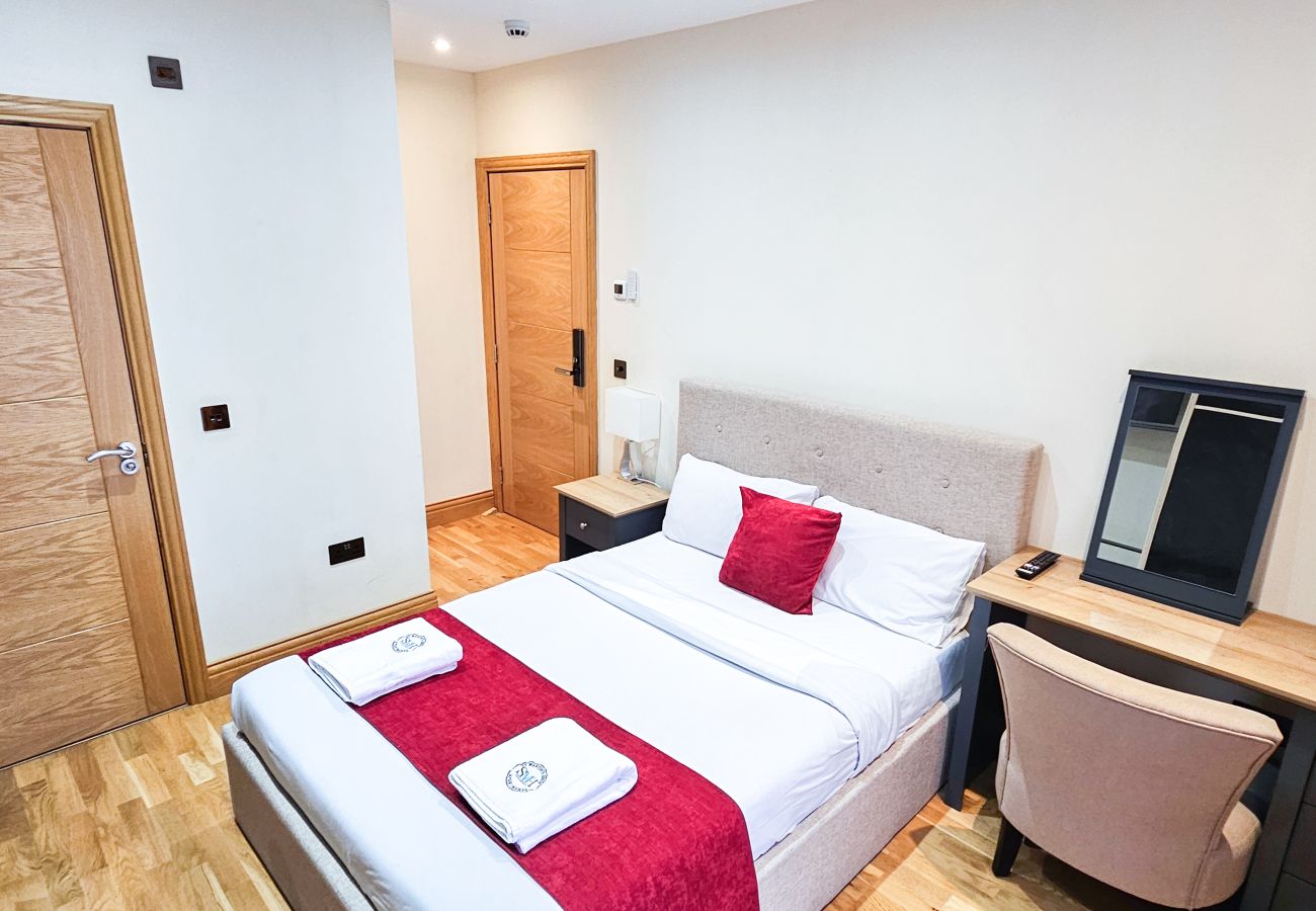 House in Tranent - St Martins 12 Bedroom House with Gym & Hot Tub - Tranent 