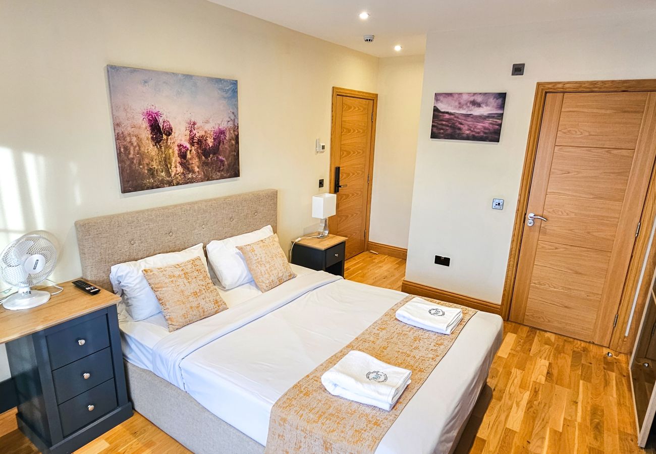 House in Tranent - St Martins 12 Bedroom House with Gym & Hot Tub - Tranent 