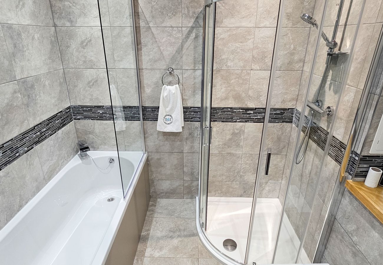 House in Tranent - St Martins 12 Bedroom House with Gym & Hot Tub - Tranent 