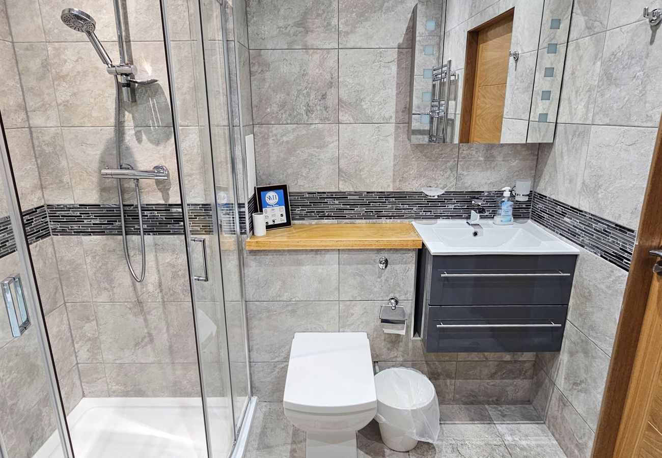House in Tranent - St Martins 12 Bedroom House with Gym & Hot Tub - Tranent 