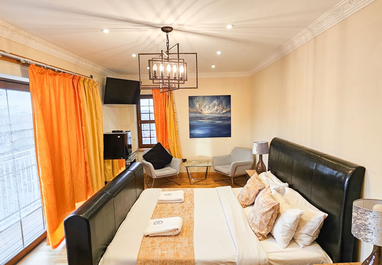 House in Tranent - St Martins 12 Bedroom House with Gym & Hot Tub - Tranent 