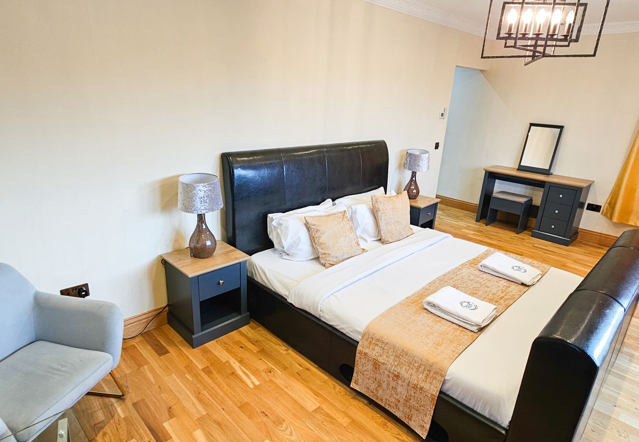 House in Tranent - St Martins 12 Bedroom House with Gym & Hot Tub - Tranent 