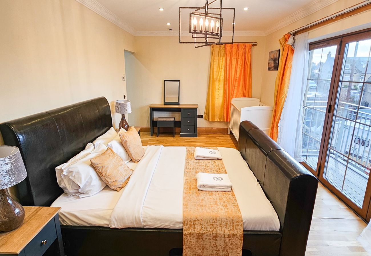 House in Tranent - St Martins 12 Bedroom House with Gym & Hot Tub - Tranent 