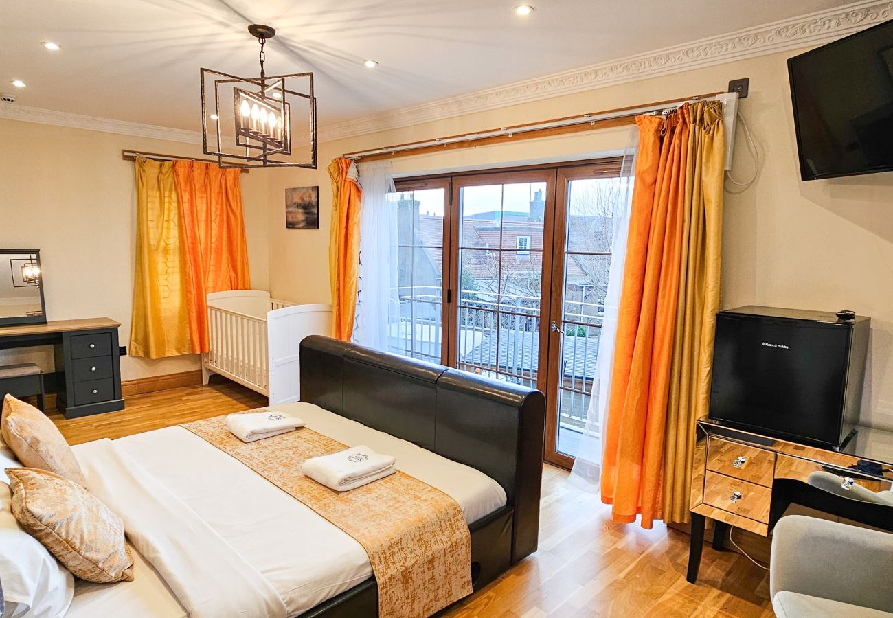 House in Tranent - St Martins 12 Bedroom House with Gym & Hot Tub - Tranent 