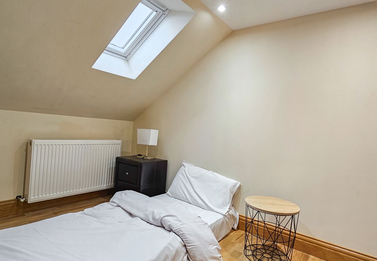 House in Tranent - St Martins 12 Bedroom House with Gym & Hot Tub - Tranent 