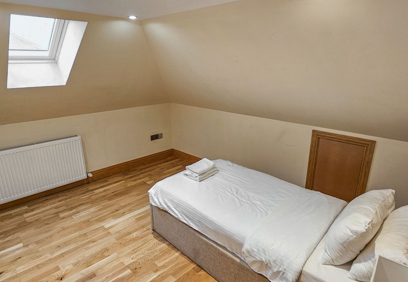 House in Tranent - St Martins 12 Bedroom House with Gym & Hot Tub - Tranent 