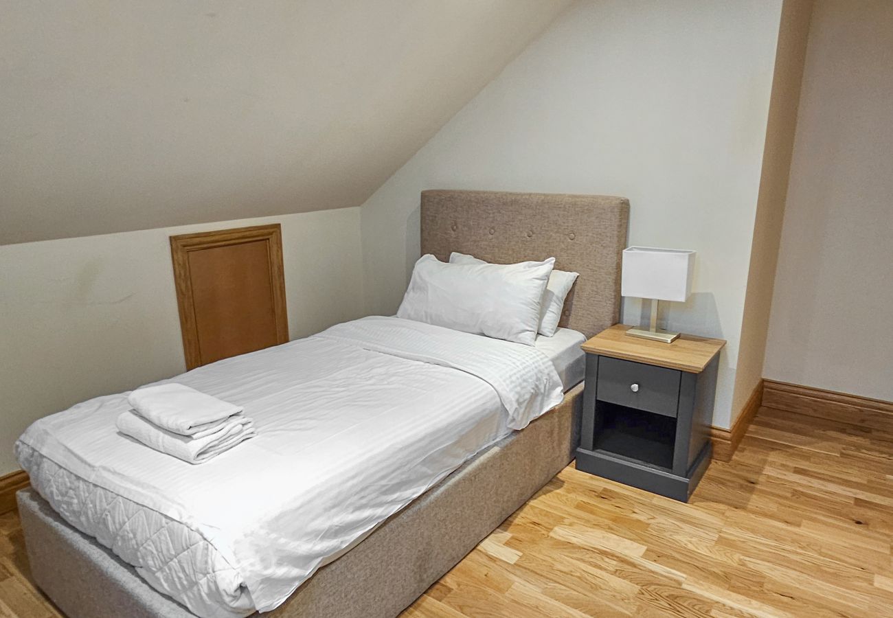 House in Tranent - St Martins 12 Bedroom House with Gym & Hot Tub - Tranent 