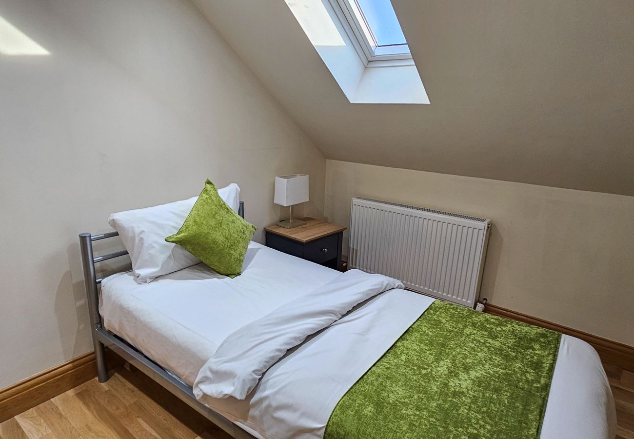 House in Tranent - St Martins 12 Bedroom House with Gym & Hot Tub - Tranent 