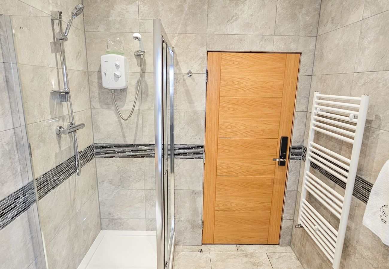 House in Tranent - St Martins 12 Bedroom House with Gym & Hot Tub - Tranent 