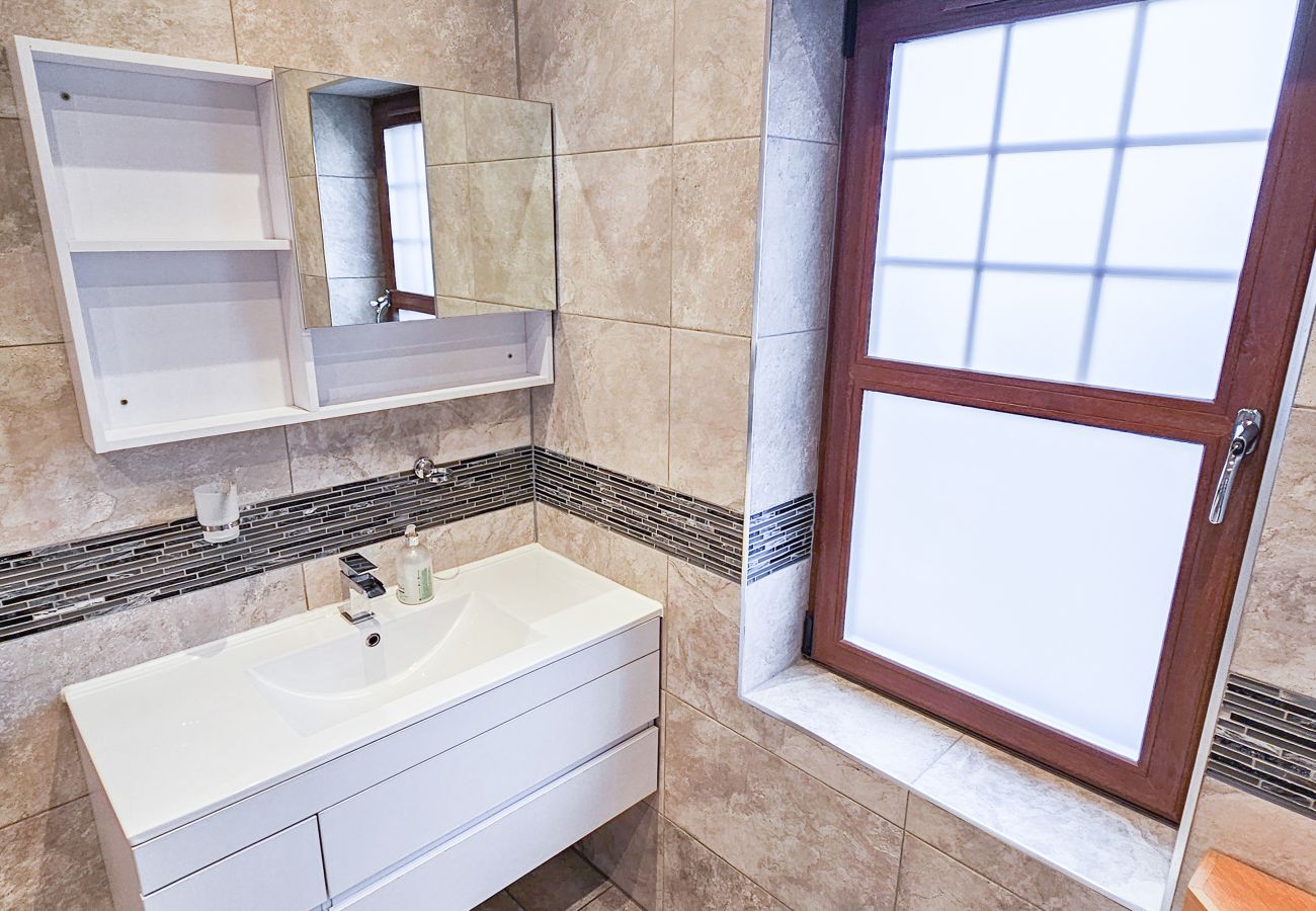 House in Tranent - St Martins 12 Bedroom House with Gym & Hot Tub - Tranent 
