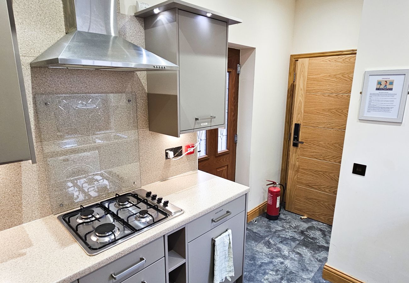 House in Tranent - St Martins 12 Bedroom House with Gym & Hot Tub - Tranent 