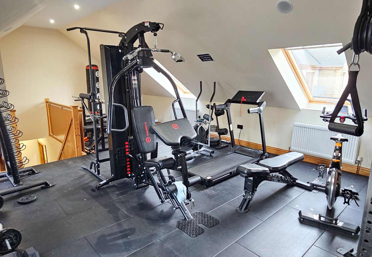 House in Tranent - St Martins 12 Bedroom House with Gym & Hot Tub - Tranent 