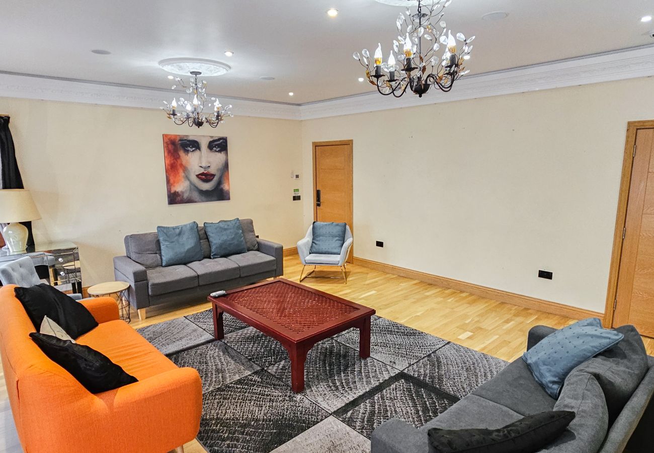 House in Tranent - St Martins 12 Bedroom House with Gym & Hot Tub - Tranent 
