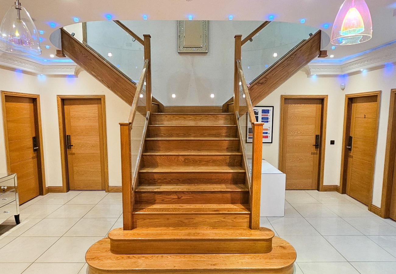 House in Tranent - St Martins 12 Bedroom House with Gym & Hot Tub - Tranent 