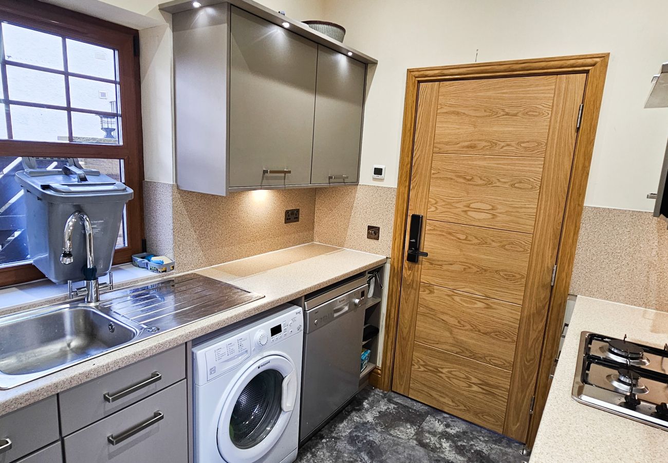 House in Tranent - St Martins 12 Bedroom House with Gym & Hot Tub - Tranent 
