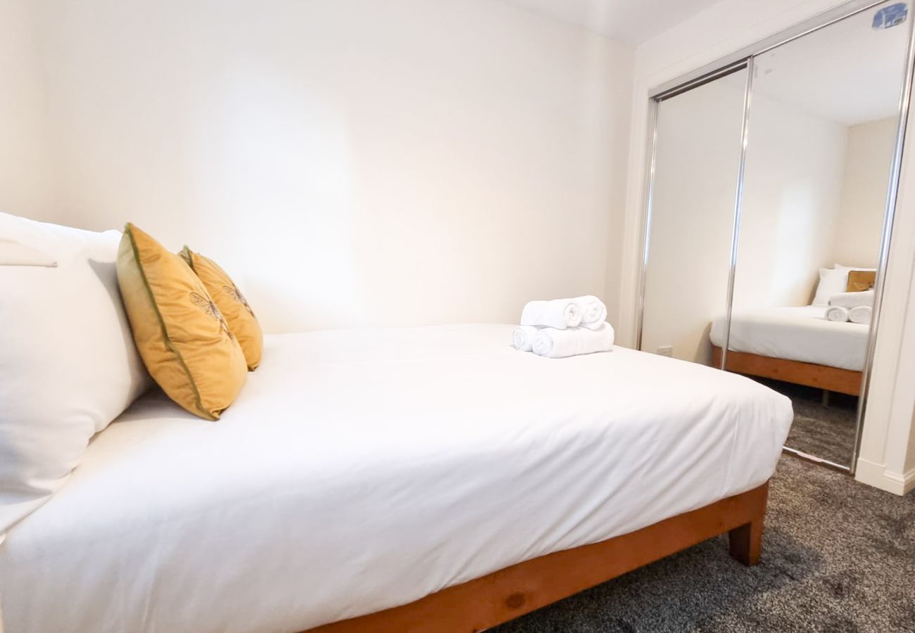 Apartment in Aberdeen - South College 2 Bedroom Apartment - Aberdeen - Free Parking