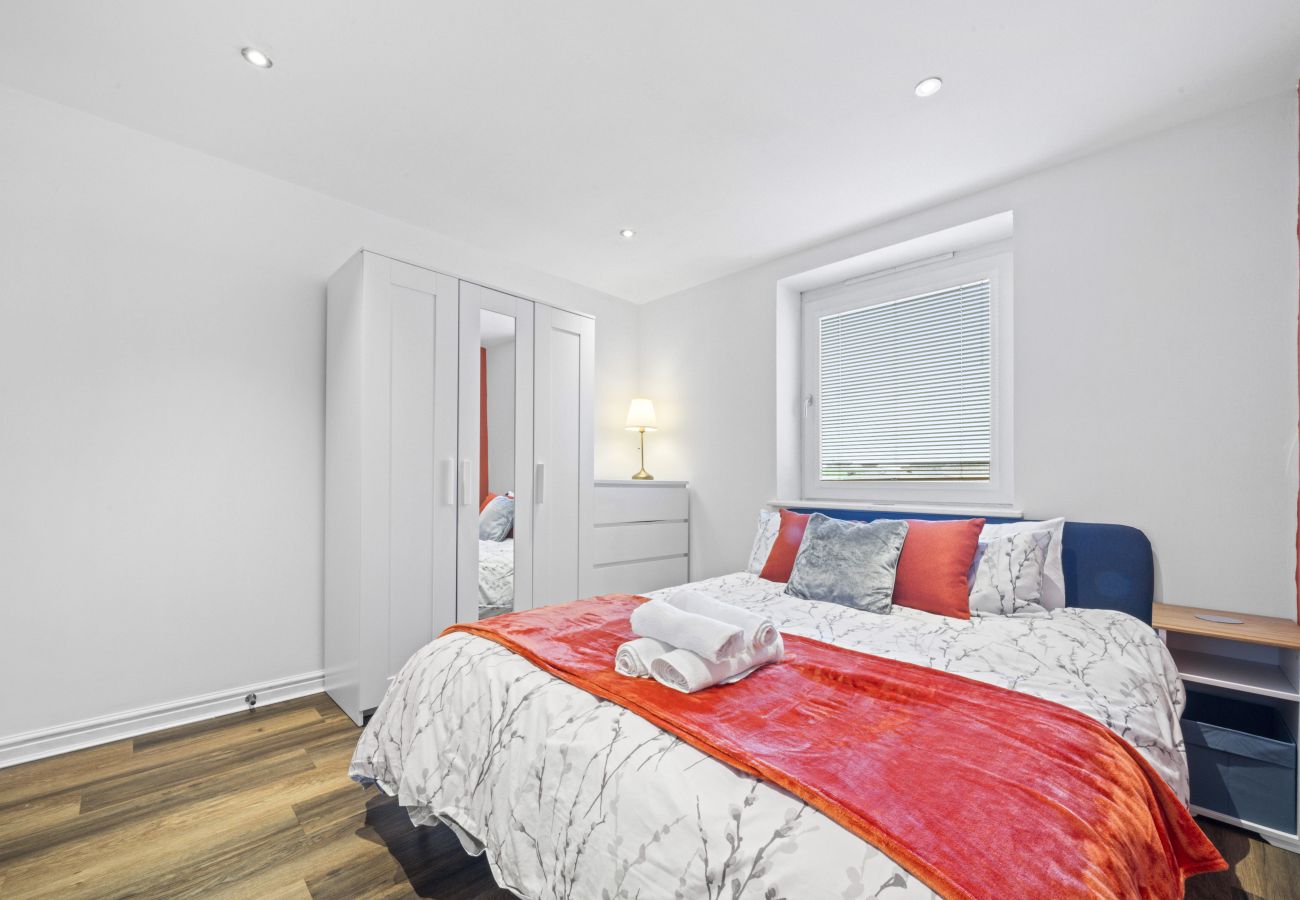 Apartment in Edinburgh - Slateford  2 Bedroom Apartment - Edinburgh 