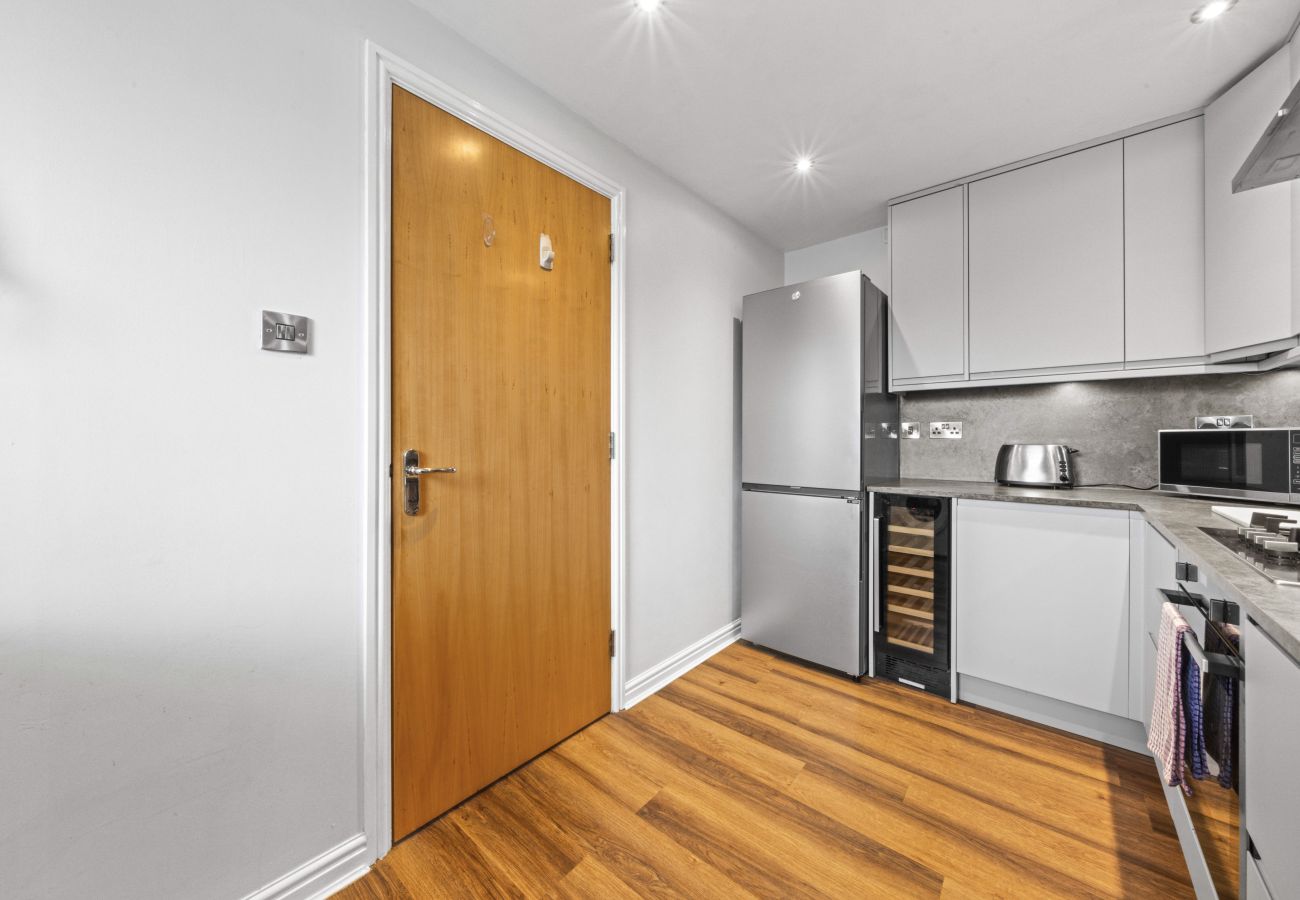 Apartment in Edinburgh - Slateford  2 Bedroom Apartment - Edinburgh 