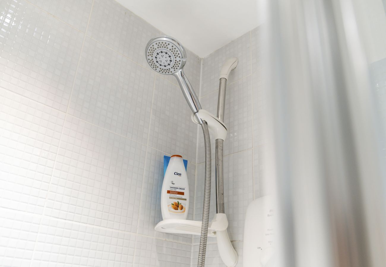 Apartment in Edinburgh - Slateford  2 Bedroom Apartment - Edinburgh 