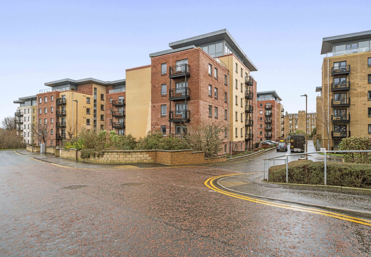 Apartment in Edinburgh - Slateford  2 Bedroom Apartment - Edinburgh 