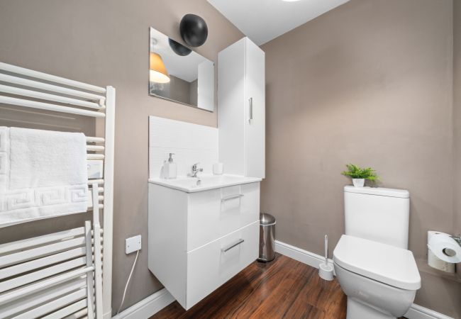 Apartment in Edinburgh - Saughton Suite with views of Water of Leith	 Apartment in Edinburgh - Saughton Suite with views of Water of Leith