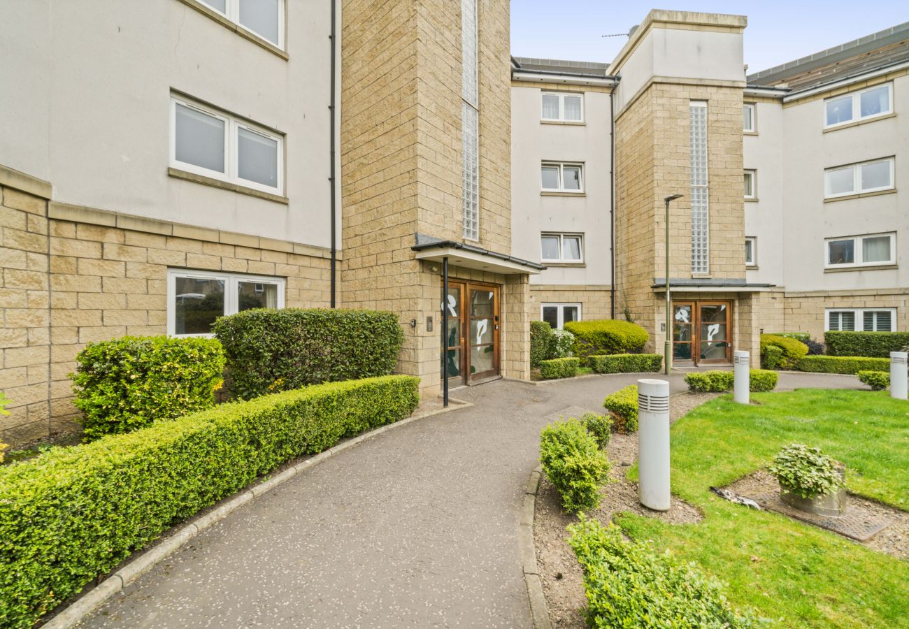 Apartment in Edinburgh - Saughton Suite with views of Water of Leith	