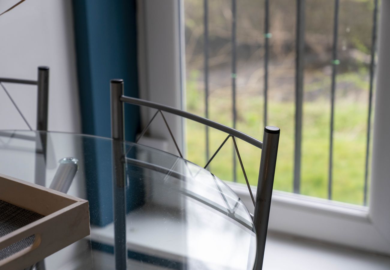 Apartment in Edinburgh - Saughton Suite with views of Water of Leith	