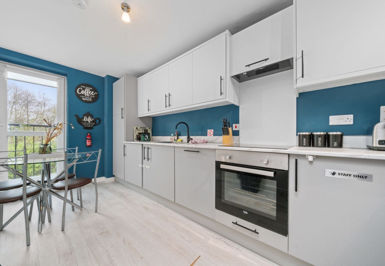 Apartment in Edinburgh - Saughton Suite with views of Water of Leith	