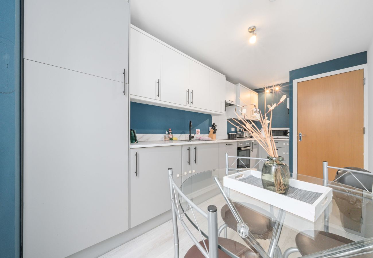 Apartment in Edinburgh - Saughton Suite with views of Water of Leith	