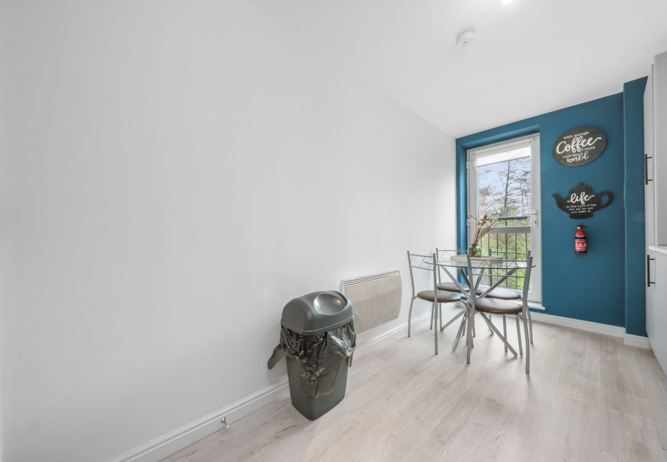 Apartment in Edinburgh - Saughton Suite with views of Water of Leith	