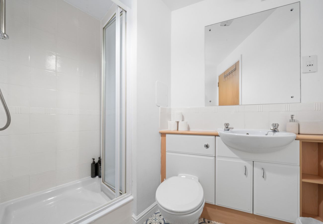 Apartment in Edinburgh - Saughton Suite with views of Water of Leith	