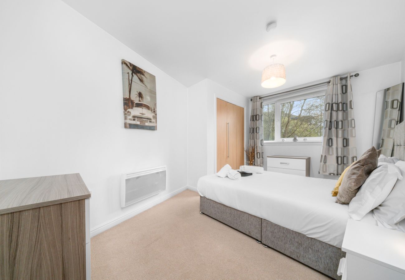 Apartment in Edinburgh - Saughton Suite with views of Water of Leith	