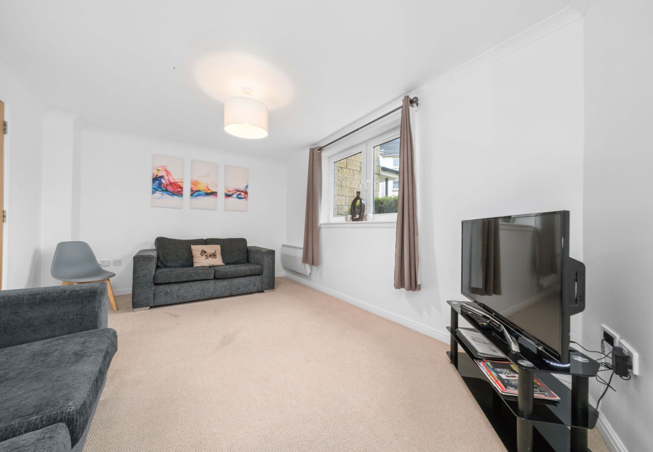 Apartment in Edinburgh - Saughton Suite with views of Water of Leith	