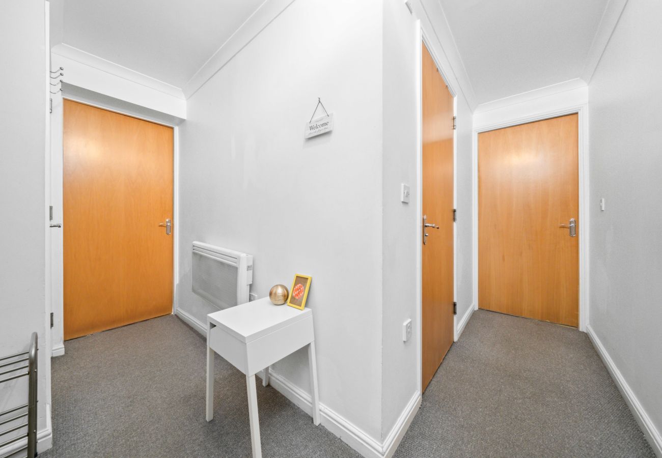 Apartment in Edinburgh - Saughton Suite with views of Water of Leith	